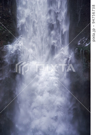 華厳の滝 94756738