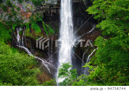 華厳の滝 94756744