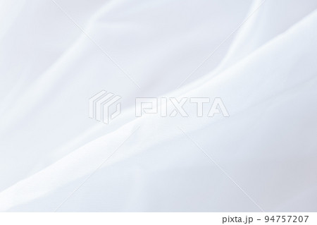 ファブリック　背景素材　白　white　ホワイト　衣装　飾りつけ　テキストスペース　仮想空間 94757207