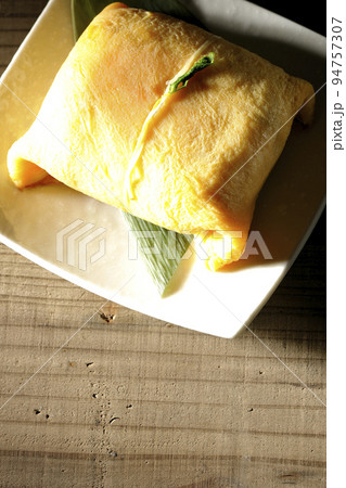 ハレの日の御馳走茶巾寿司を俯瞰で撮影 94757307