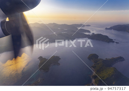 上空から見た五島列島の風景 福江島 屋根尾島周辺 上空から見た五島列島の風景 福江島 屋根尾島周辺 94757317