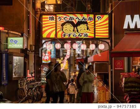 日本の東京都市景観 9週世界最多…。感染源でない飲み屋街は…三軒茶屋・すずらん通り…＝9月21日 94757385