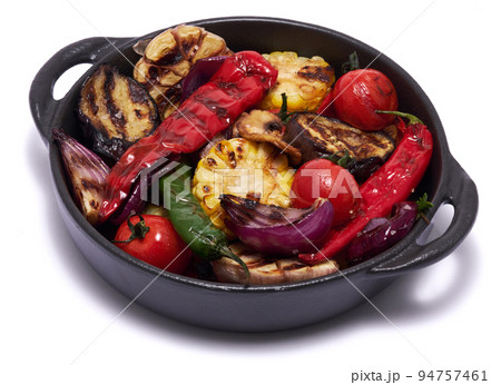 Grilled vegetables in black ceramic plate isolated on white background 94757461
