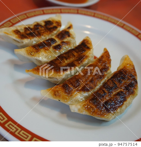 「町中華（こんがり餃子）」 94757514