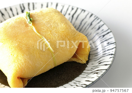 ハレの日の御馳走茶巾寿司を白背景で撮影 ハレの日の御馳走茶巾寿司を白背景で撮影 94757567