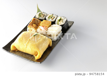 ハレの日の御馳走茶巾寿司を白背景で撮影 94758154