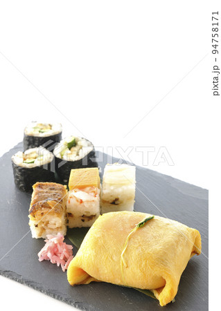 ハレの日の御馳走茶巾寿司を白背景で撮影 ハレの日の御馳走茶巾寿司を白背景で撮影 94758171