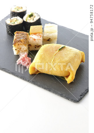 ハレの日の御馳走茶巾寿司を白背景で撮影 ハレの日の御馳走茶巾寿司を白背景で撮影 94758172
