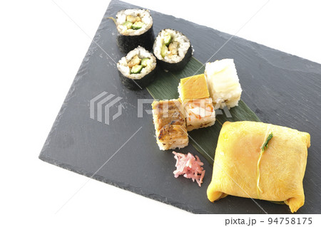 ハレの日の御馳走茶巾寿司を白背景で撮影 94758175