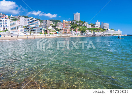 《静岡県》熱海サンビーチ・リゾート地の風景 94759335