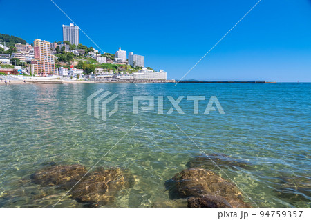 《静岡県》熱海サンビーチ・リゾート地の風景 94759357