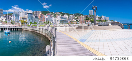 《静岡県》熱海サンビーチ・リゾート地の風景 94759368