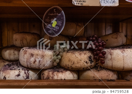 Delicious italian food and wine. Local shop. 94759528