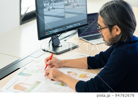 クリエイターのミドル男性 94762676