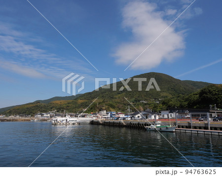 「上関・室津」海の風景(室津港に入港した祝島連絡船) 94763625