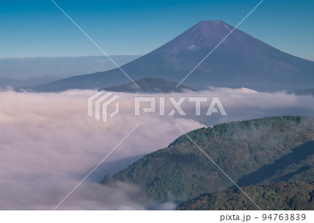 《神奈川県》富士山と大雲海・箱根大観山の眺望 94763839