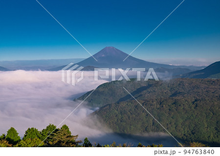 《神奈川県》富士山と大雲海・箱根大観山の眺望 《神奈川県》富士山と大雲海・箱根大観山の眺望 94763840