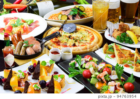 忘新年会や女子会の洋食パーティー料理 94763954