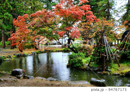 紅葉が見頃の米沢・上杉神社 紅葉が見頃の米沢・上杉神社 94767173