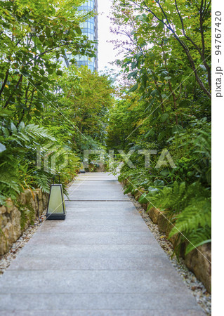 ホテル阪急レスパイア大阪　屋外庭園 94767420