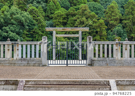 【世界遺産】誉田御廟山古墳(こんだごびょうやまこふん) 惠我藻伏崗陵 第15代応神天皇陵 【世界遺産】誉田御廟山古墳(こんだごびょうやまこふん) 惠我藻伏崗陵 第15代応神天皇陵 94768225