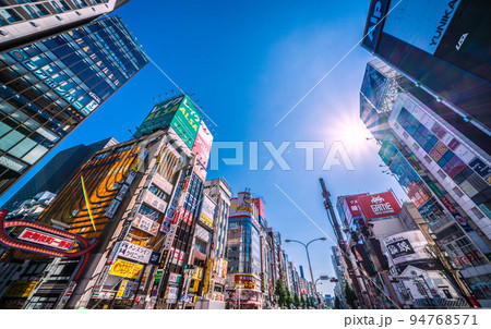 日本の東京都市景観 10週世界最多・全数把握見直しで実質感染実態隠蔽の狂気…=9月26日、歌舞伎町 日本の東京都市景観 10週世界最多・全数把握見直しで実質感染実態隠蔽の狂気…=9月26日、歌舞伎町 94768571