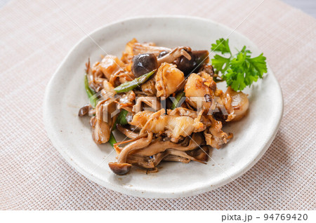 きのこと帆立の醤油炒め 94769420