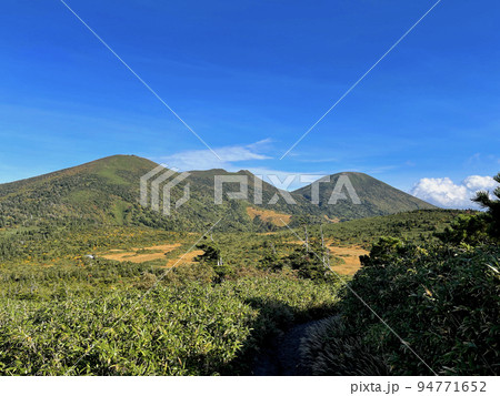 八甲田ゴードラインより赤倉岳、井戸岳および大岳を望む 八甲田ゴードラインより赤倉岳、井戸岳および大岳を望む 94771652