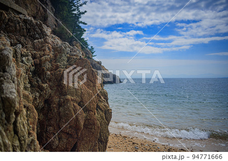 チョットした海辺の風景 94771666