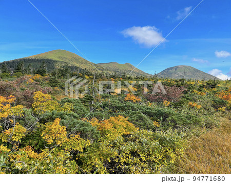 八甲田ゴードラインより赤倉岳、井戸岳および大岳を望む 八甲田ゴードラインより赤倉岳、井戸岳および大岳を望む 94771680