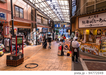 《静岡県》熱海駅前・仲見世通り商店街 94772049