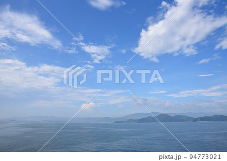 紀伊水道を航行する船から望む小松島 紀伊水道を航行する船から望む小松島 94773021