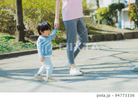 公園 子供 保育士 公園 子供 保育士 94773336