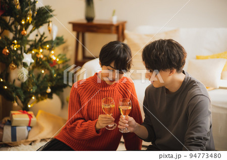 クリスマスツリー リビング 夜 クリスマスツリー リビング 夜 94773480