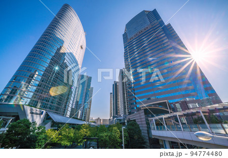 日本の東京都市景観 9月。品川駅前のオフィスビル群などを望む＝9月26日 94774480