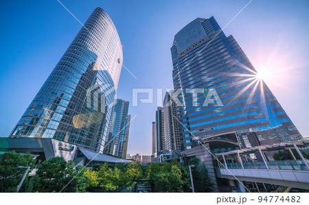 日本の東京都市景観 9月。品川駅前のオフィスビル群などを望む＝9月26日 94774482