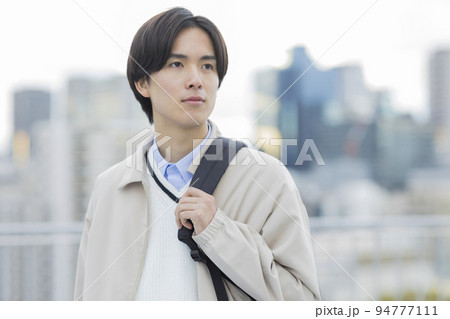 大学生 学生 若い男性 若者 94777111