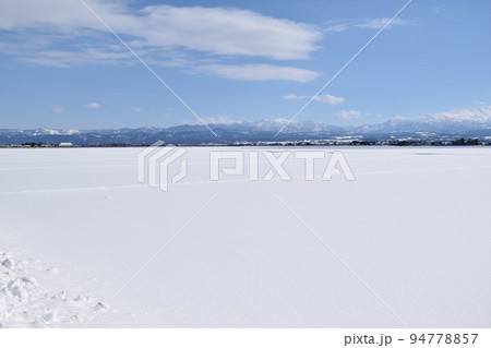豪雪地方の雪景色 山形県庄内 94778857