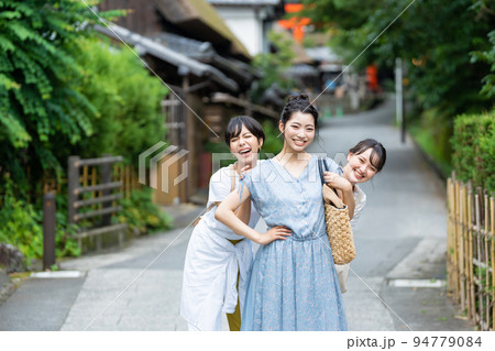 女子旅　旅行　 94779084