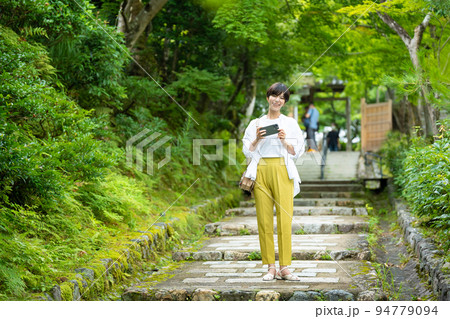 女子旅 スマホ 旅行 女子旅 スマホ 旅行 94779094