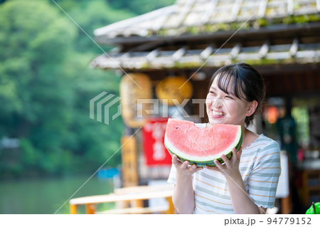 女子旅　京都旅行　食事 94779152