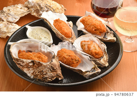 おいしい牡蠣のおつまみ　牡蠣フライとワイン 94780637