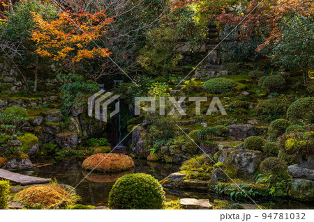 京都大原の秋　紅葉の実光院　契心園 94781032