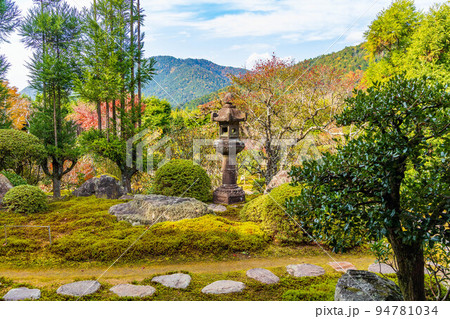京都大原の秋　紅葉の実光院　契心園 94781034