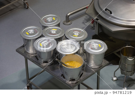 給食センター　 SDGs 8.働きがいも経済成長も 94781219