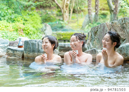 温泉 露天風呂 女子旅 温泉 露天風呂 女子旅 94781503