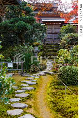 京都大原の秋　紅葉の実光院 94781588