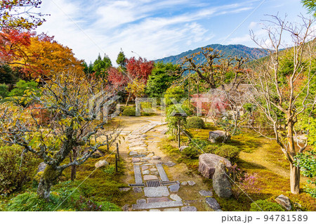 京都大原の秋 紅葉の実光院 旧理覚院庭園 京都大原の秋 紅葉の実光院 旧理覚院庭園 94781589