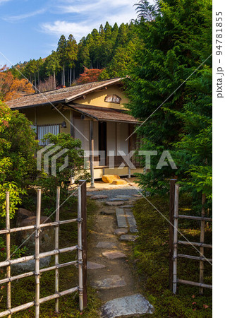 京都大原の秋 紅葉の実光院 茶室「理覚庵」 京都大原の秋 紅葉の実光院 茶室「理覚庵」 94781855