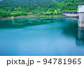 秩父さくら湖　浦山ダム　新緑の風景 94781965